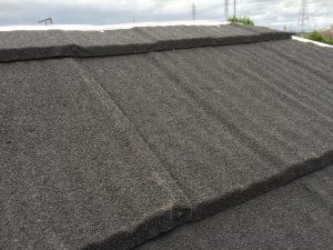 横浜市にて屋根修理　瓦屋根からエコグラーニへの葺き替え工事　完工