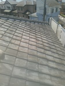 横浜市にて屋根修理　瓦屋根からエコグラーニへの葺き替え工事　施工前３