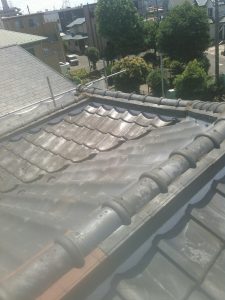 横浜市にて屋根修理　瓦屋根からエコグラーニへの葺き替え工事　施工前２