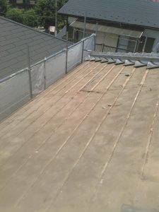 横浜市にて屋根修理　瓦屋根からエコグラーニへの葺き替え工事　瓦屋根の撤去