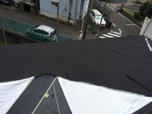 横浜市にて屋根修理　瓦屋根からエコグラーニへの葺き替え工事　エコグラーニ葺き３