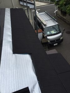 横浜市にて屋根修理　瓦屋根からエコグラーニへの葺き替え工事　エコグラーニ葺き　下屋根