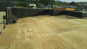 横浜市青葉区にて屋根修理　ディプロマットスターへの葺き替え工事　野地板の取り付け