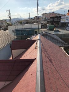 横浜市磯子区にて雨漏り修理　棟板金の交換　完工
