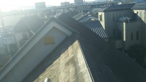 横浜市港北区にて屋根修理（棟板金の交換）既存の貫板の取り外し