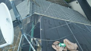 横浜市にて屋根修理　しおさいへのカバー工法　ルーフィング貼り付け