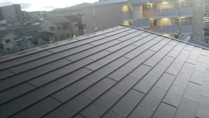 横浜市西区にて雨漏り修理（コロニアル屋根からガルバリウム鋼板にカバー工法）施工後