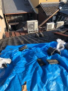 横浜市にて屋根屋根　エコグラーニへの葺き替え工事　施工前
