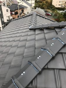 横浜市にて屋根修理　棟瓦の交換　コーキング補修