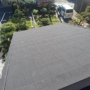 横浜市にて屋根修理　瓦屋根からエコグラーニへの葺き替え工事　完工