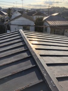 東京都八王子市にて屋根修理（瓦棒葺き替え）　～着工からルーフィング・垂木張りまで～