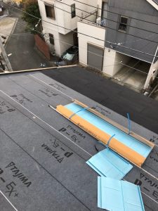横浜市保土ケ谷区にて屋根修理　エコグラーニへのカバー工法　エコグラーニ葺き