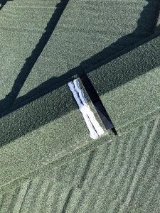 横浜市栄区　屋根修理　コーキング　カバー工法