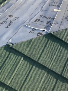 横浜市栄区　屋根修理　エコランバー葺き　カバー工法