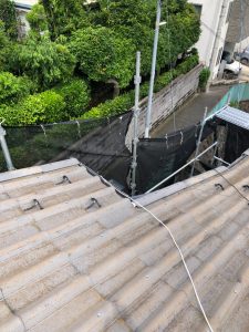 横浜市神奈川区にて屋根修理モニエル瓦からしおさいに葺き替え施工前