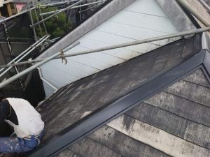 横浜市南区にて屋根修理　屋根塗装　下塗り４
