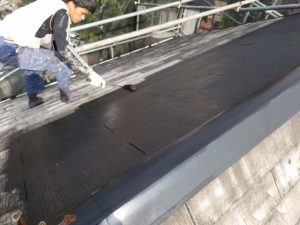 横浜市南区にて屋根修理　屋根塗装　中塗り２