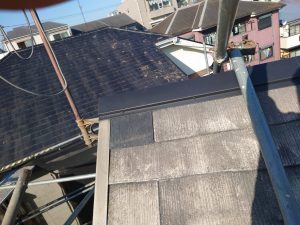 横浜市南区にて屋根修理　棟板金の取り付け４