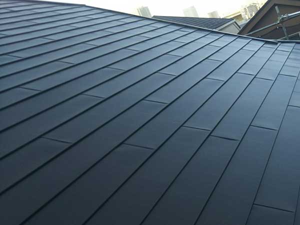 カバー工法にて屋根修理