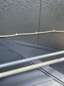 横浜市戸塚区にて屋根修理（スレートからガルマリウム鋼板にカバー工法）下屋根も施工完了