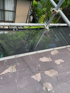横浜市戸塚区にて屋根修理（スレートからガルマリウム鋼板にカバー工法）施工前の様子