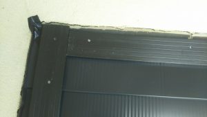 タフモック・雨おさえ・棟など各種部材を取り付けていきます