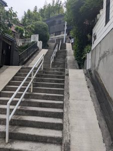 厳しい階段