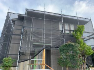 川崎市麻生区はるひ野にて外壁塗装工事の施工中