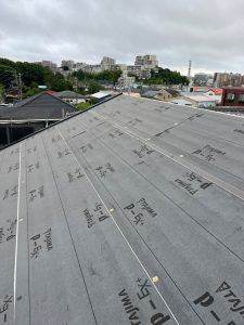 藤沢市にて屋根修理防水シート
