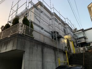 横浜市南区六ッ川にて雨漏り修理に伴う外壁塗装施工前