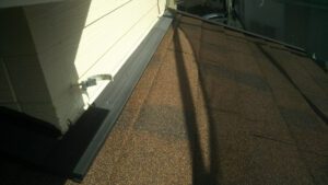 横浜市青葉区　屋根修理　下屋根の貫板取り付け　カバー工法２