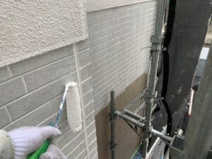 横浜市港北区　外壁塗装　下塗り２