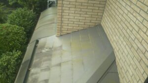 カバー工法　施工前　下屋根