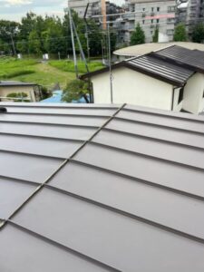 横浜市戸塚区の雨漏り修理・屋根修理　立平葺きの様子