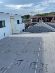 横浜市戸塚区の雨漏り修理・屋根修理　　ルーフィングシートの施工