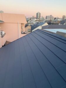 横浜市にて屋根修理　スーパーガルテクトへのカバー工法　完工
