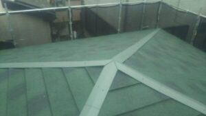 川崎市にて屋根修理〈コロニアルからディプロマットスターへの葺き替え工事〉