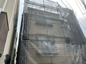 屋根塗装・外壁塗装・ベランダ防水工事 足場の設置