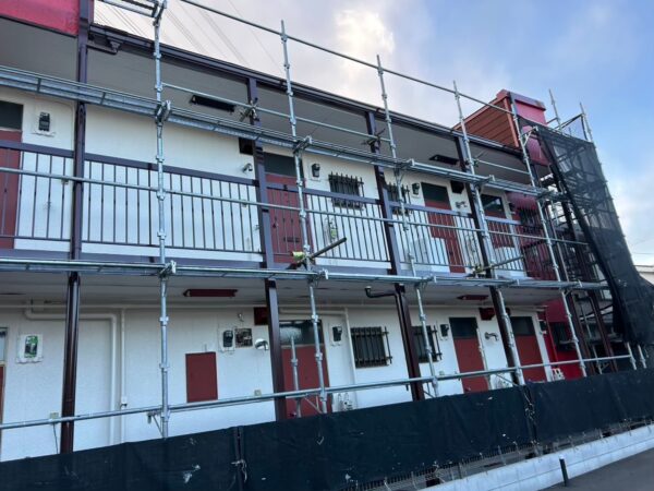 横浜市鶴見区にてアパート外壁塗装と雨戸改修〈プレマテックスの無機塗料仕様〉 施工後