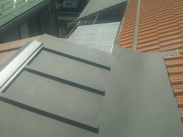 相模原市にて雨漏り修理〈トタン瓦棒屋根一部張り替え〉 施工後